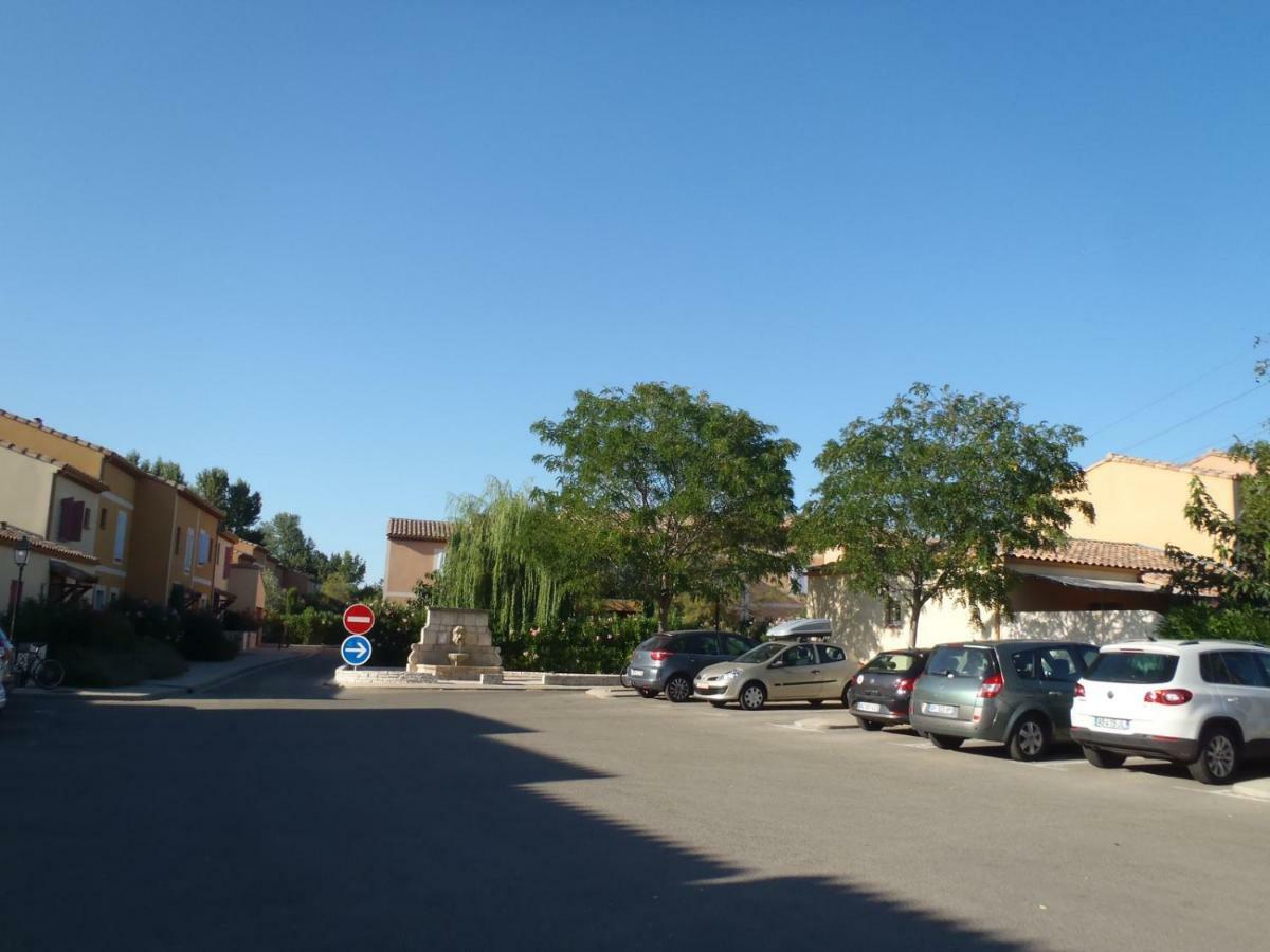 Appartement Dans La Residence Les Mazets De Camargue アルル エクステリア 写真